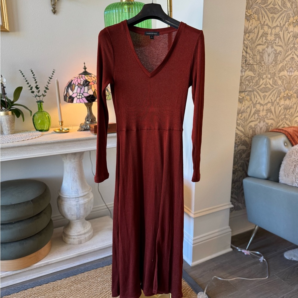 Elegant Burgundy V-Neck Dress